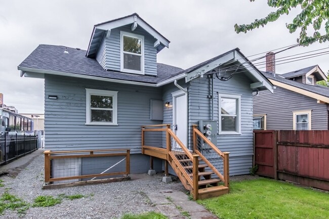Photo - Adorable home with 3 Units in Tacoma Unit A