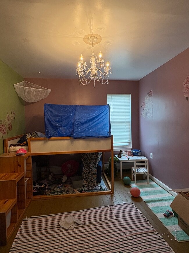 Bed room - 5234 Lincoln Hwy W