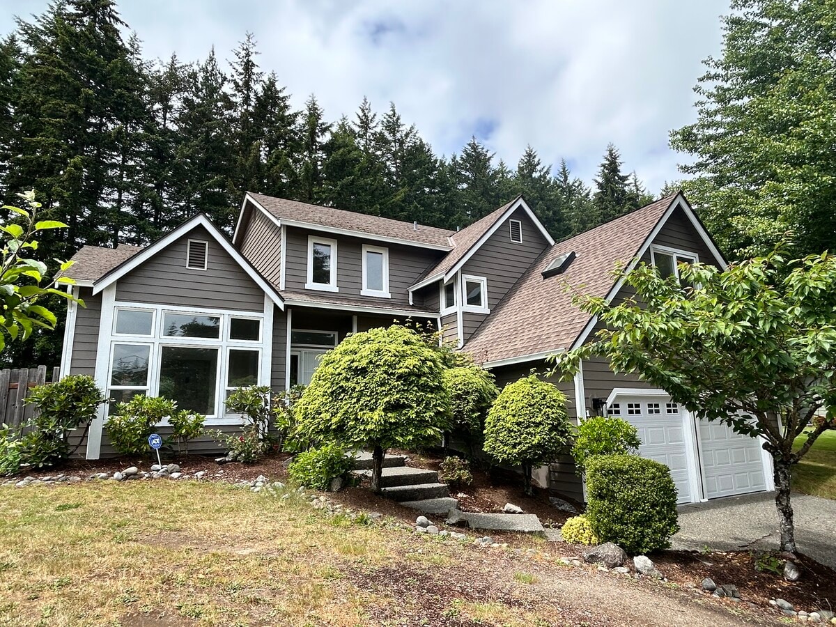 Photo - 10928 Hillsboro Dr NW