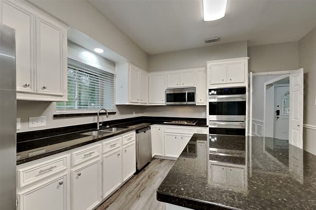 Photo - 719 Fernglade Dr