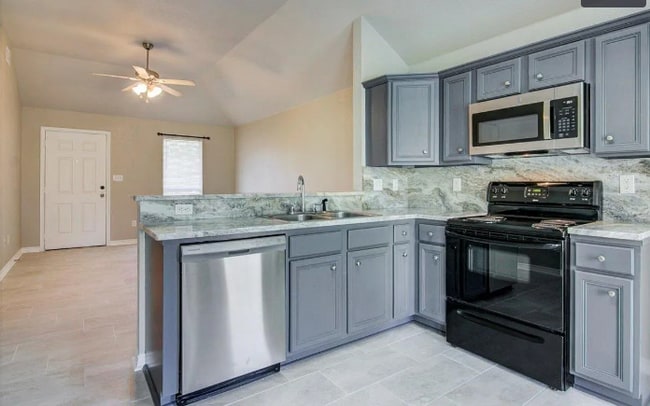 Photo - 5780 Shadowbend Cir N