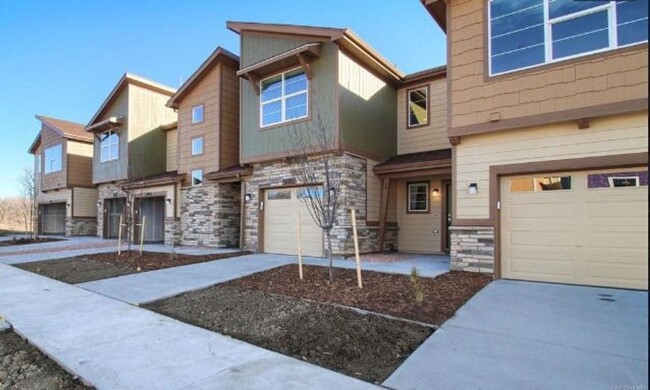 Stunning Modern 2 bedroom Townhome!!! - Stunning Modern 2 bedroom Townhome!!!