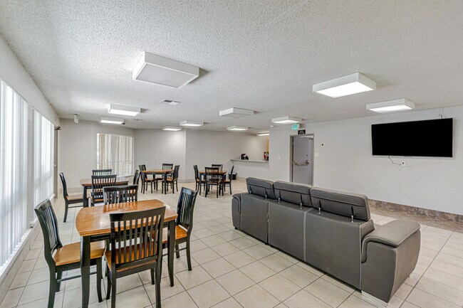 Photo - Clayton Gardens