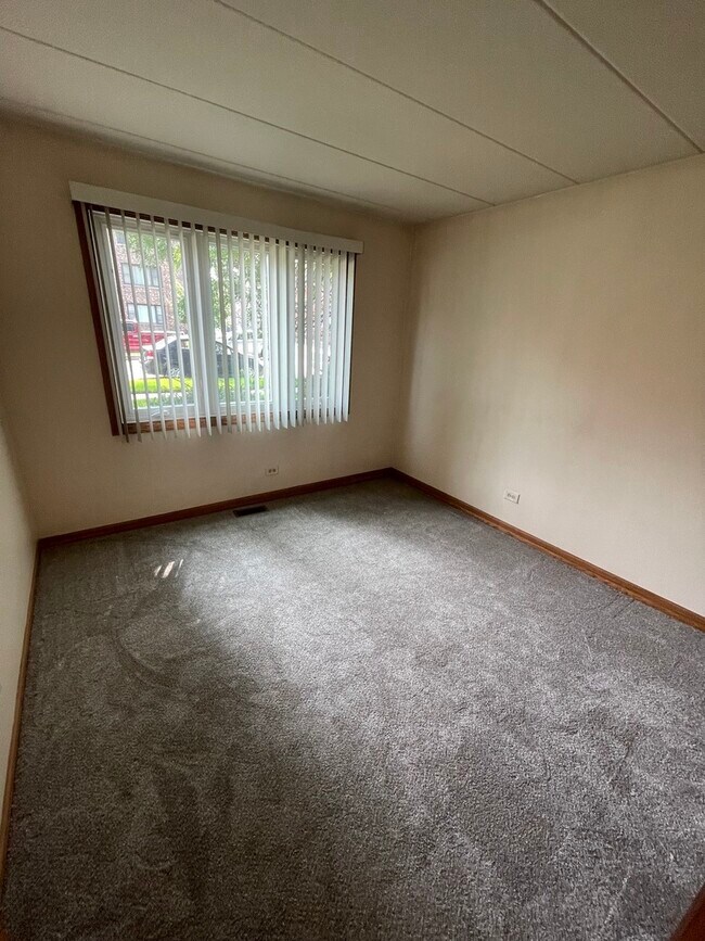 10628 Parkside Ave Condo Condo for Rent in Chicago Ridge, IL