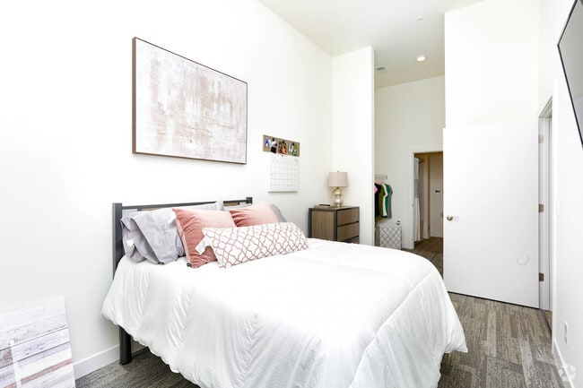 1 BR, 1 BA - Deluxe - 573 SF