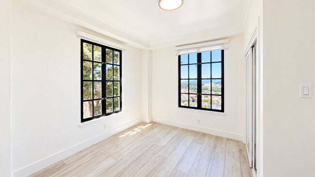 Building Photo - 555 Buena Vista Ave W Unit 306