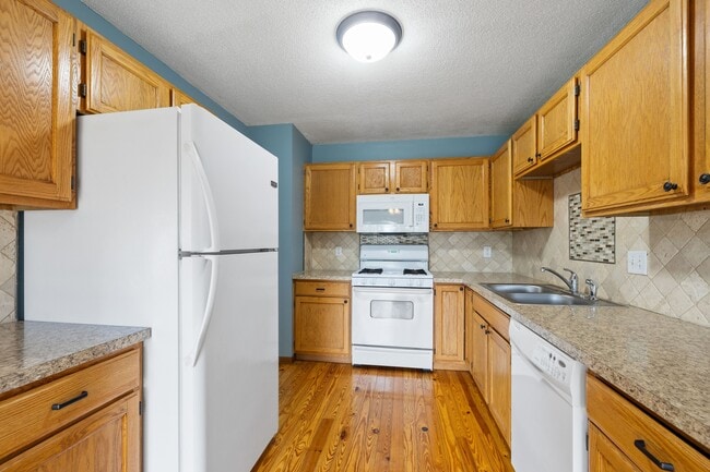 Photo - 16940 Glencoe Ave