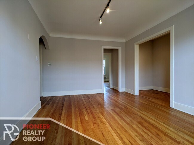 Photo - 2329 N Rockwell St Unit 2325.5-3B
