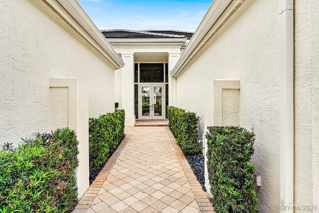 1128 Crystal Dr