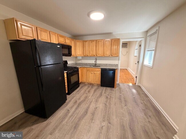 Photo - 2045 Snyder Ave