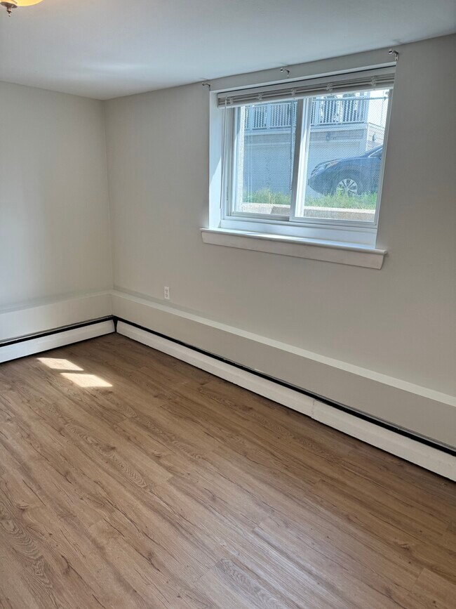 Photo - 63 Selkirk Rd Unit 1