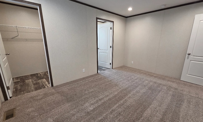 Photo - 115 Applewood Ln