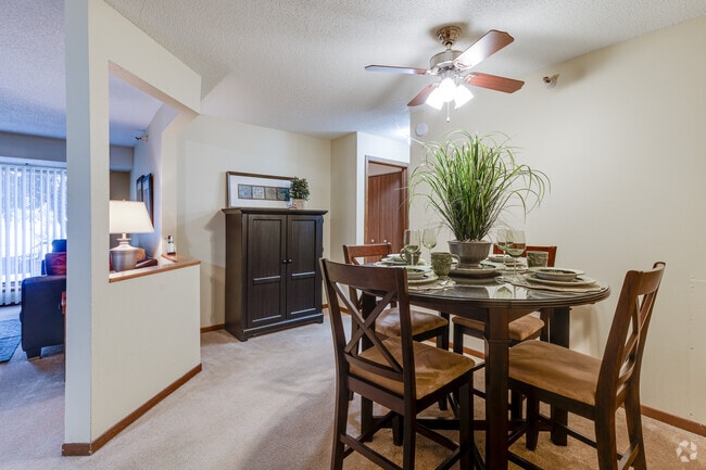 2BR, 2BA - 1,095SF - Dining Room
