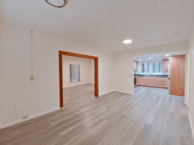 Photo - 5 Bed Rental in Convenient Location!