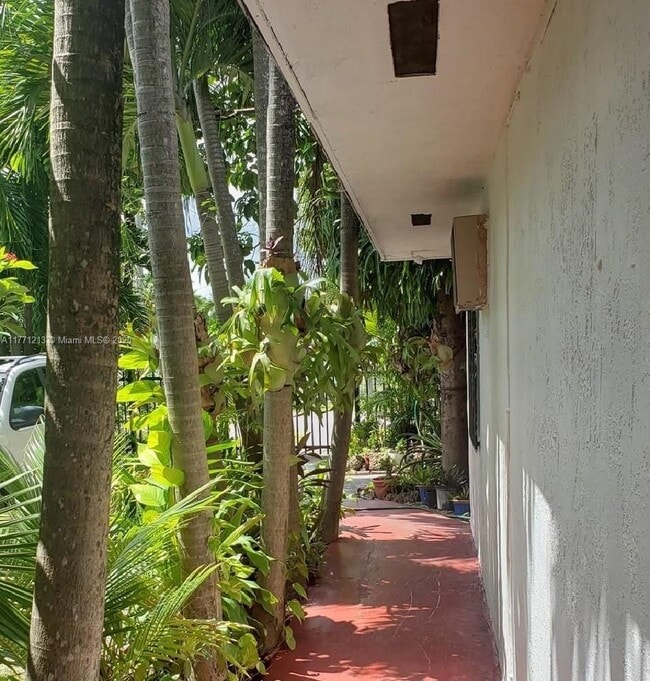 Building Photo - 9770 SW 47th St Unit 2-2 Rental