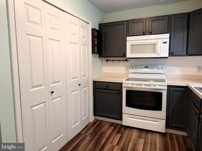 Photo - 124 Dickens Ln