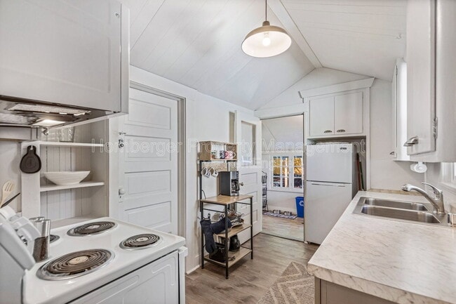 Photo - 1810 W 11th Ave