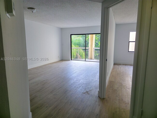 Photo - 8290 Lake Dr Unit 422