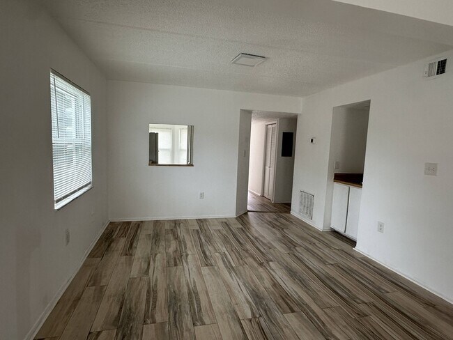 Photo - 6509 Dumont Ave