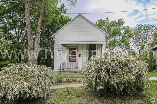 Building Photo - Tiny Home Living by Lauritzen Garden's