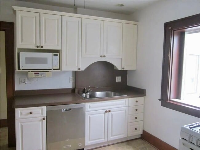 Photo - 192 Congress Ave