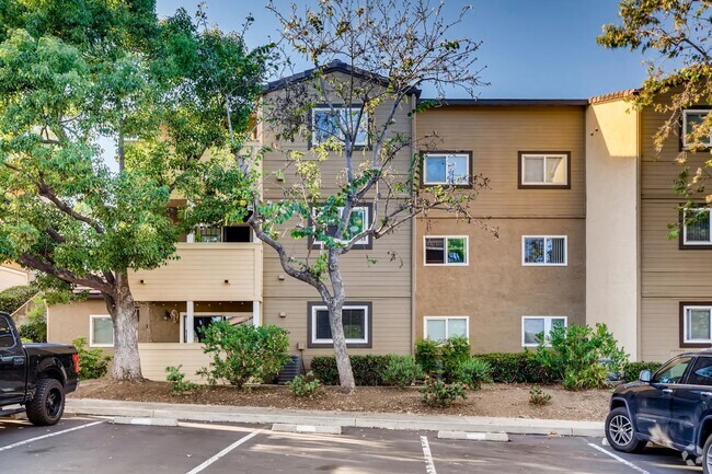Building Photo - Spacious 2BR/2BA Top-Floor Condo in Gated ... Unit 105