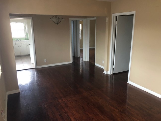 Living Room - 108 S Lakeside Dr Unit #4