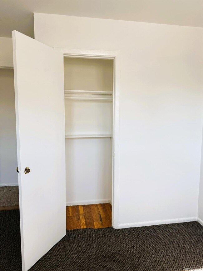 Photo - 131 Roslyn Rd Unit 2nd Floor