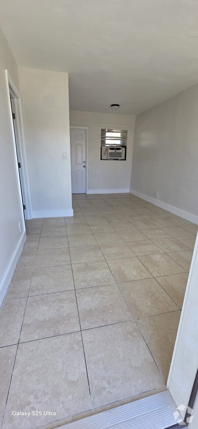 Building Photo - 145 SW 5th Ct Unit #1 Rental