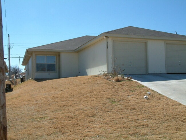 Building Photo - MARY8117-19 Unit 8117