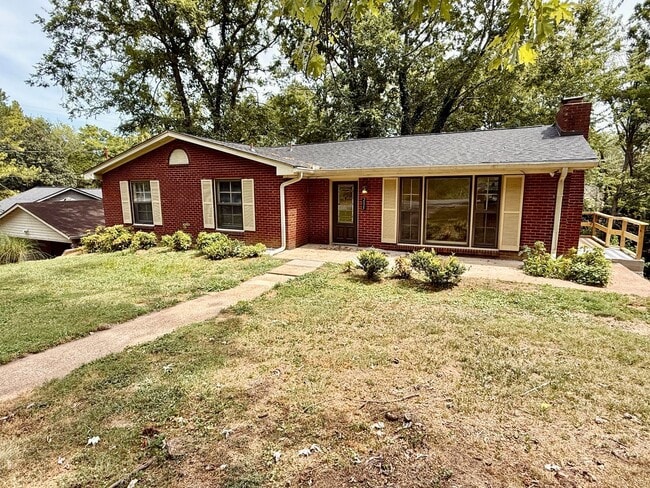 HUGE 4 Bedroom 2.5 Bath Donelson Ranch Cha... - HUGE 4 Bedroom 2.5 Bath Donelson Ranch Cha... House