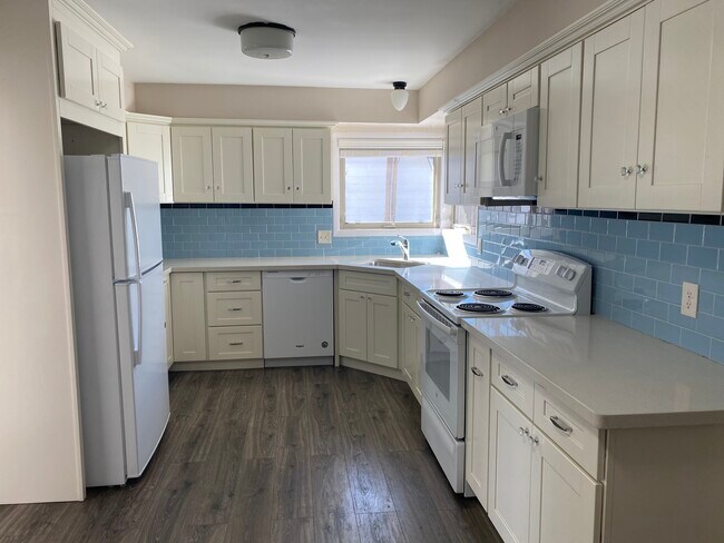 Kitchen 1 - 1381 Gordon Ave