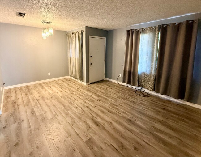 Photo - 411 Elaine St