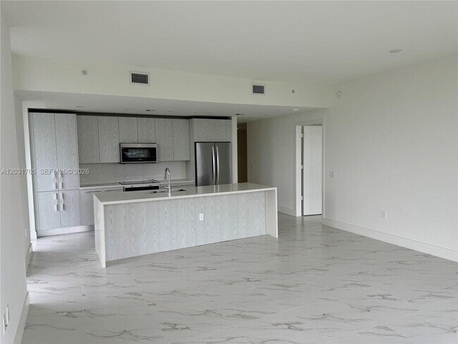Photo - 2000 Metropica Wy Unit 303