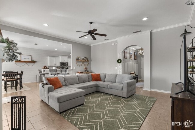 Photo - 2103 E Hunters Glen