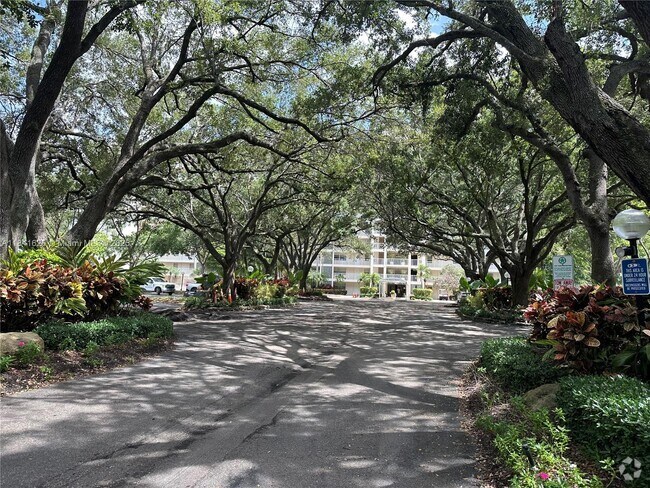 Building Photo - 3520 Oaks Way Unit 105 Rental