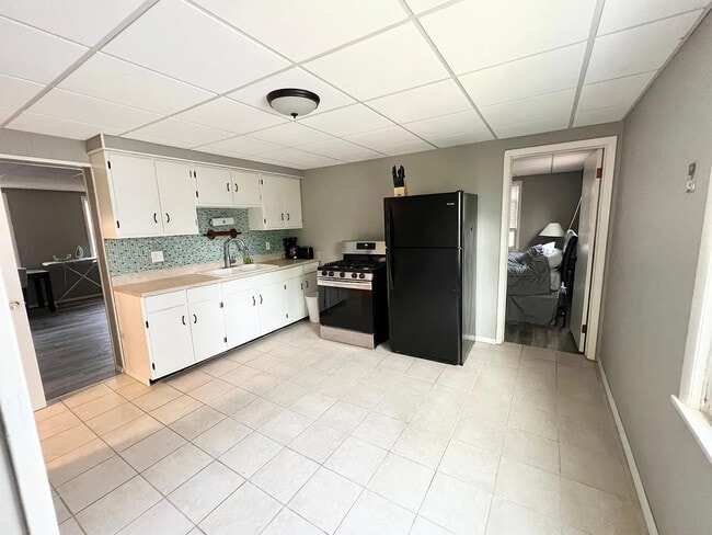 Building Photo - 1910 Coltman Rd Unit 3