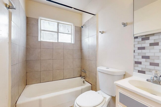 Photo - 1033 Louisiana Blvd SE Unidad C