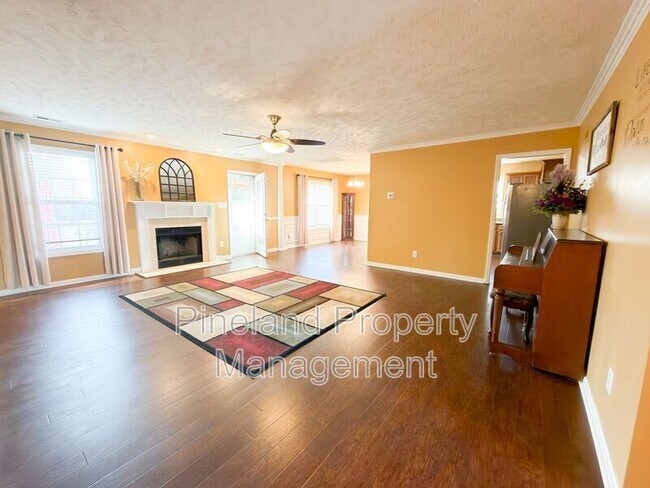 Photo - 215 Americana Dr