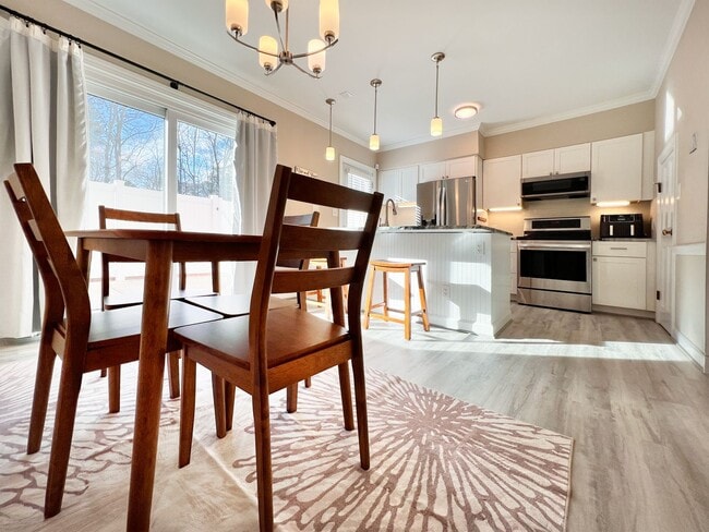 Photo - 330 Hanover Arms Ct