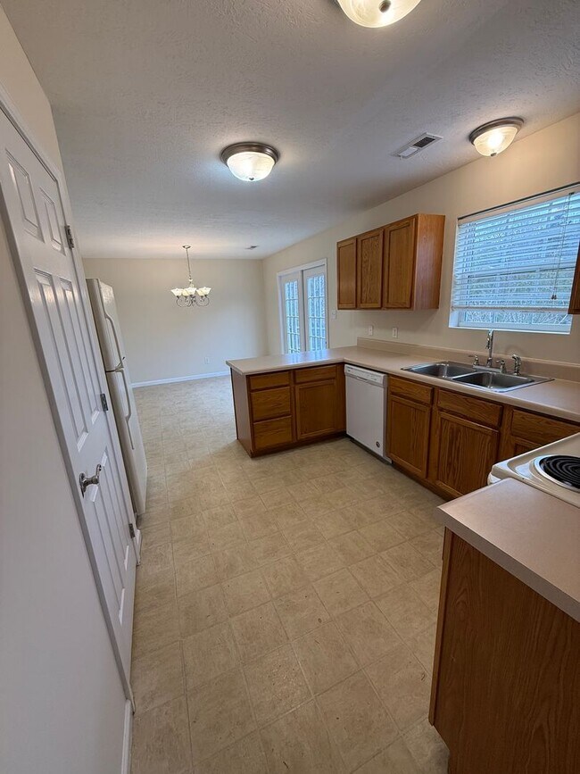 Photo - Spacious 4 bedroom 2.5 bath home in North Knoxville