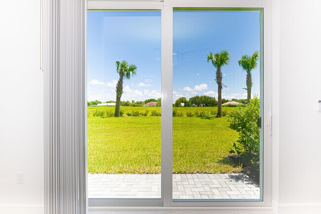 Photo - 630 SE Lk Fls St