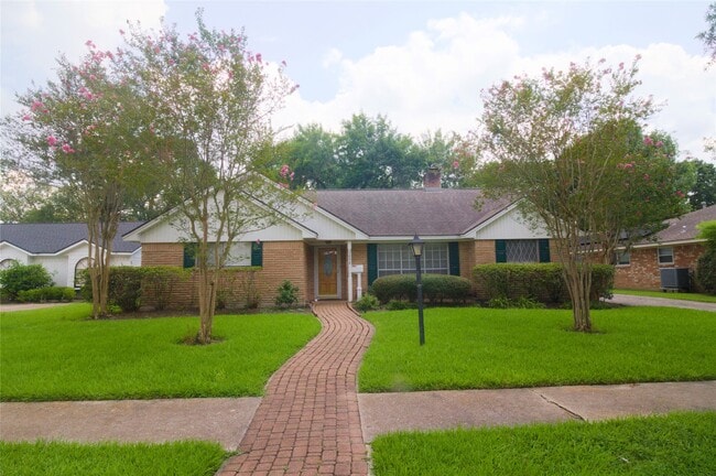 Building Photo - 1030 Montour Dr Rental