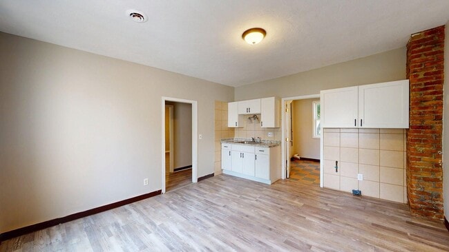 Photo - 7023 Clark Ave Unidad UP