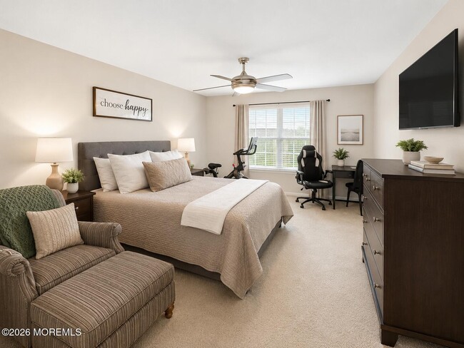Photo - 270 Tulip Ln