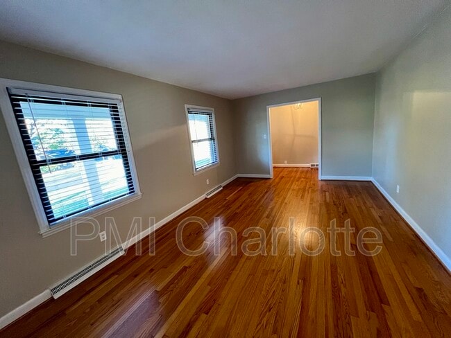 Photo - 528 Carolina Ave N