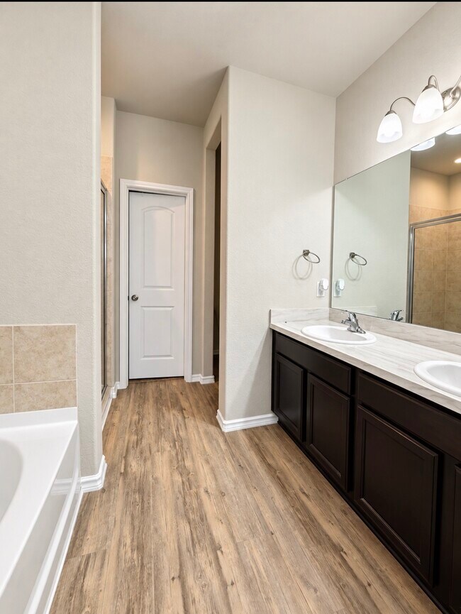5439 Redwood Summit Ln