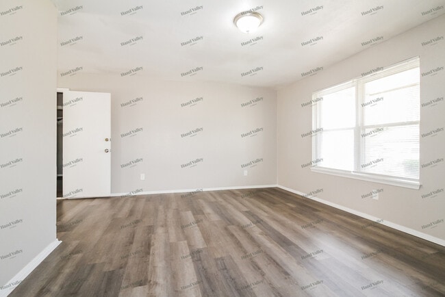 Photo - 613 Ramblin Oaks Dr