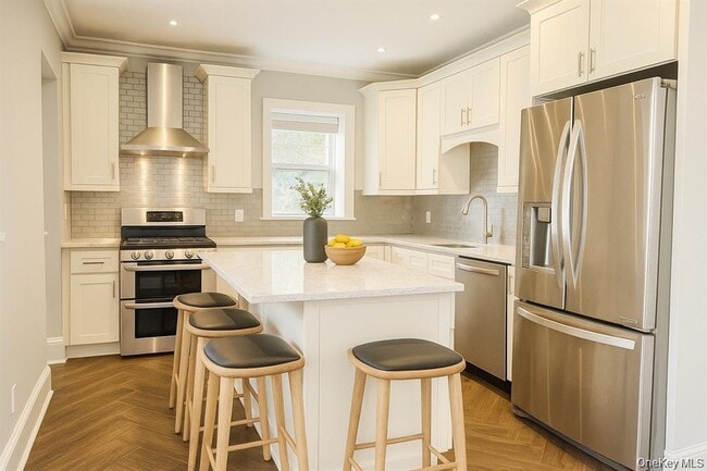 Building Photo - 9 9th St Unit 1st Floor