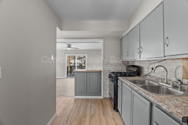 Photo - 409 Caithness Rd